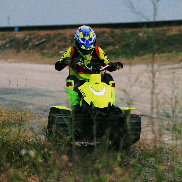 Etv-8 elektrische dual-track sneeuwscooter is geschikt voor off-road buitenactiviteiten